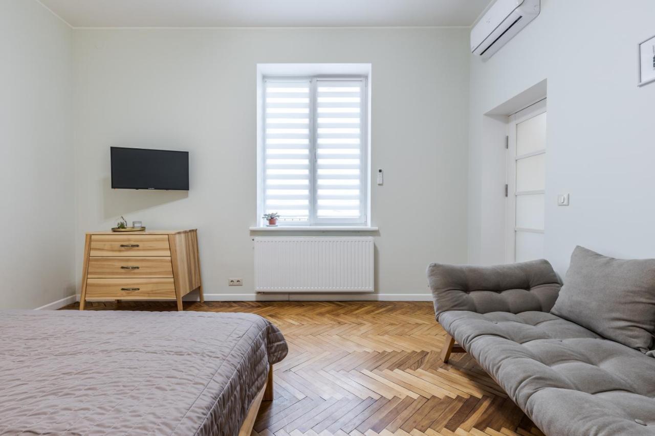 Inshiapartments On Teodora Square Львов Экстерьер фото